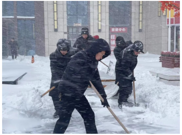抗击暴风雪|欣汇龙物业打响防冻、除冰雪攻坚战！